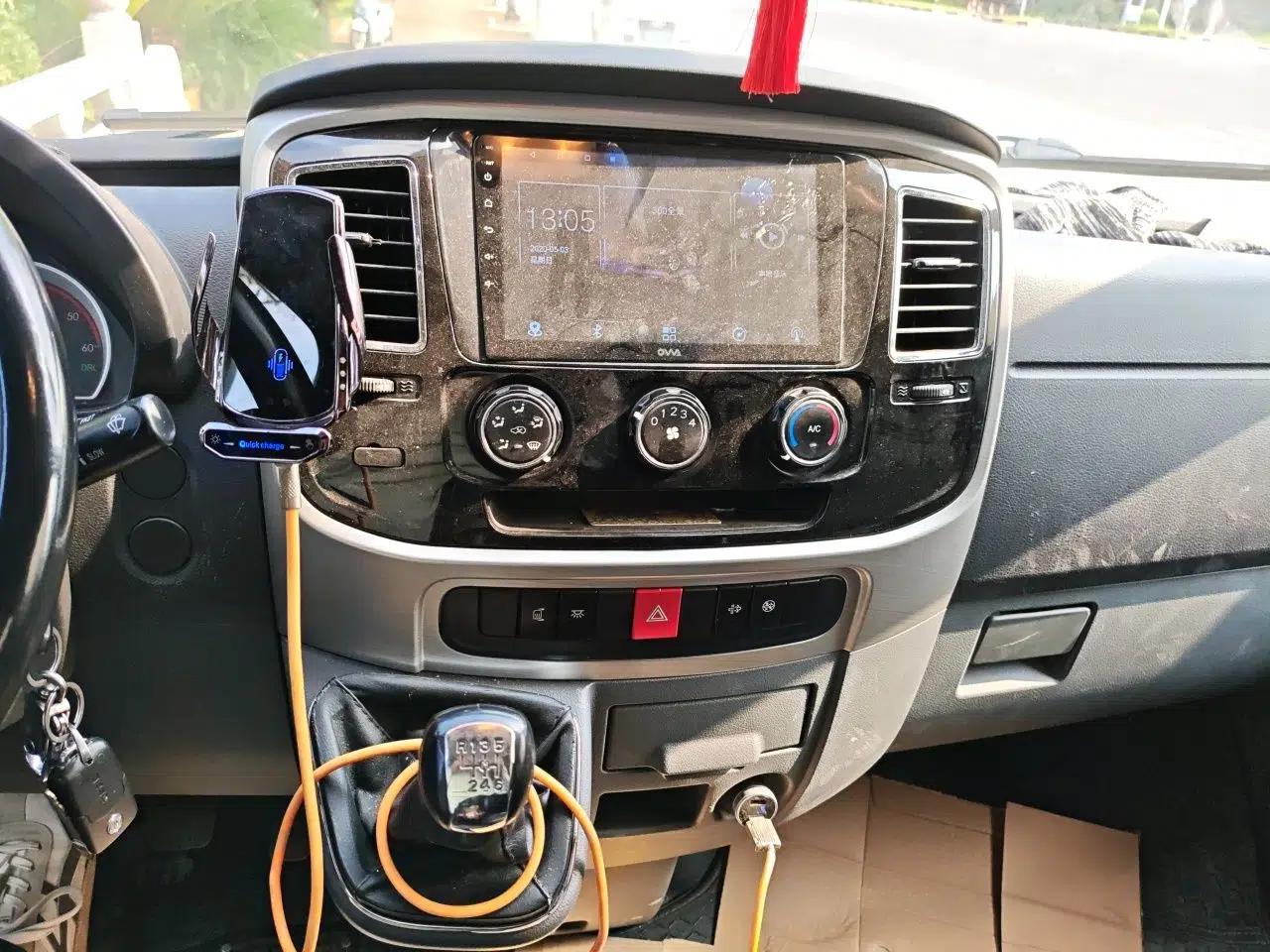 Dongfeng Yufeng 2021 2.0T Power King Front-Drive Logistics Vehicle Long Wheelbase High Roof 6-9 Seats China VI ZD20 — миниатюра 13