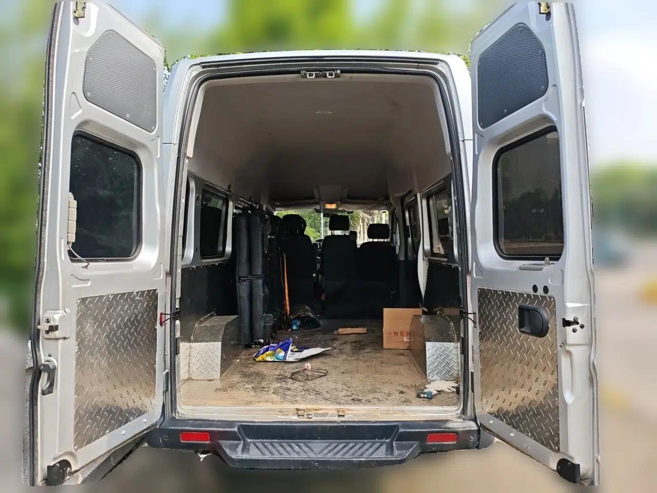 Dongfeng Yufeng 2021 2.0T Power King Front-Drive Logistics Vehicle Long Wheelbase High Roof 6-9 Seats China VI ZD20 — миниатюра 19