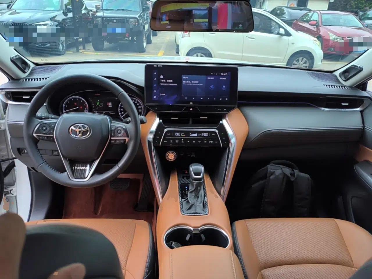 Toyota Venza 2022 2.0L CVT Two-Wheel Drive Prestige Edition — миниатюра 12