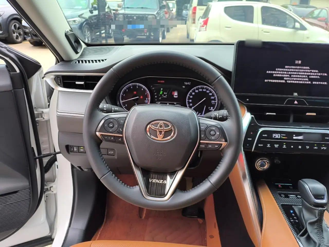 Toyota Venza 2022 2.0L CVT Two-Wheel Drive Prestige Edition — миниатюра 13