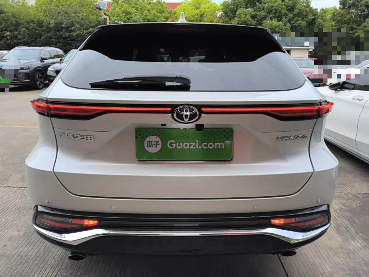 Toyota Venza 2022 2.0L CVT Two-Wheel Drive Prestige Edition — миниатюра 5