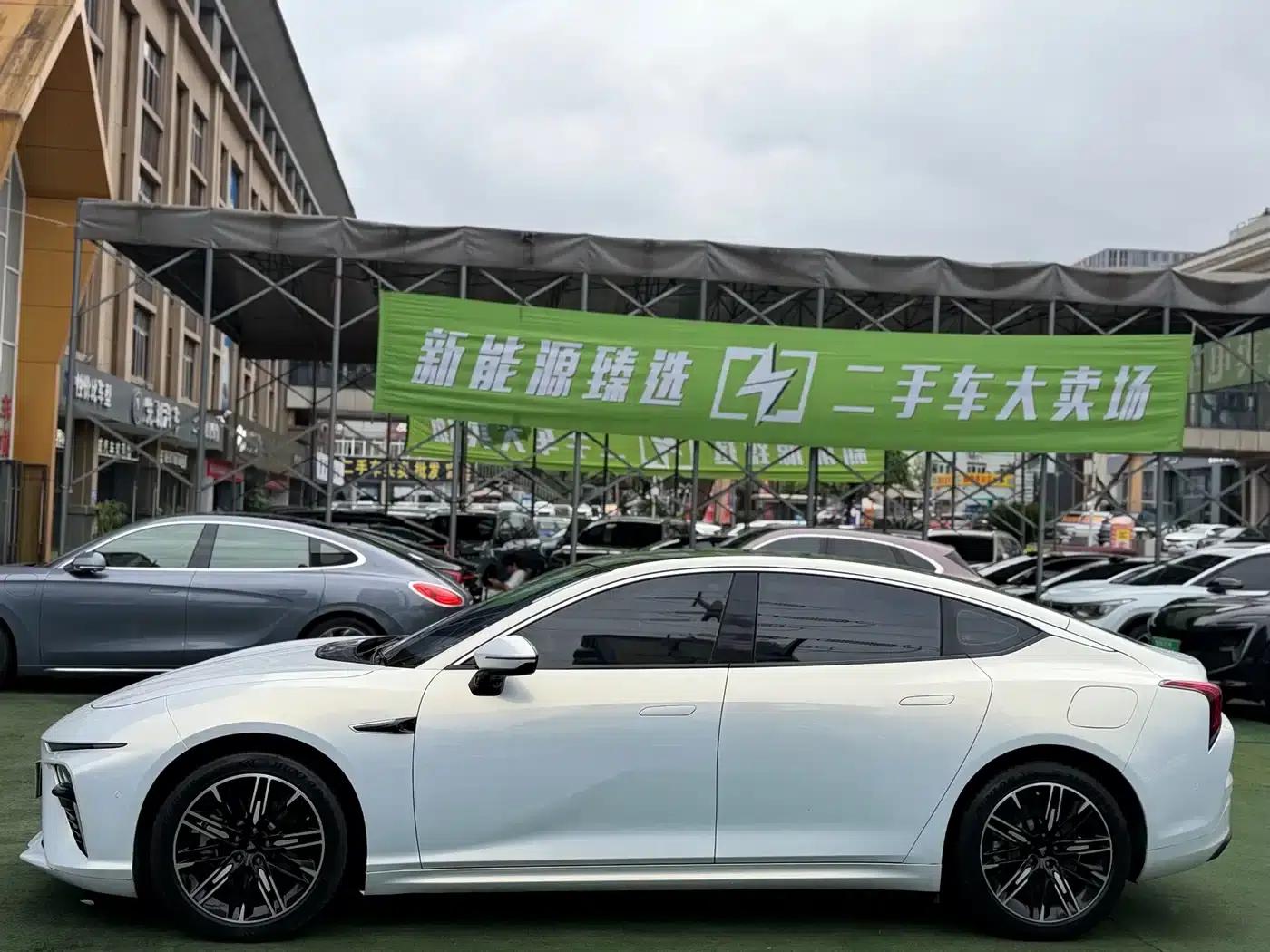 Nezha S 2022 Range Extended Version 1160km Rear-Wheel Drive Small Version — миниатюра 3
