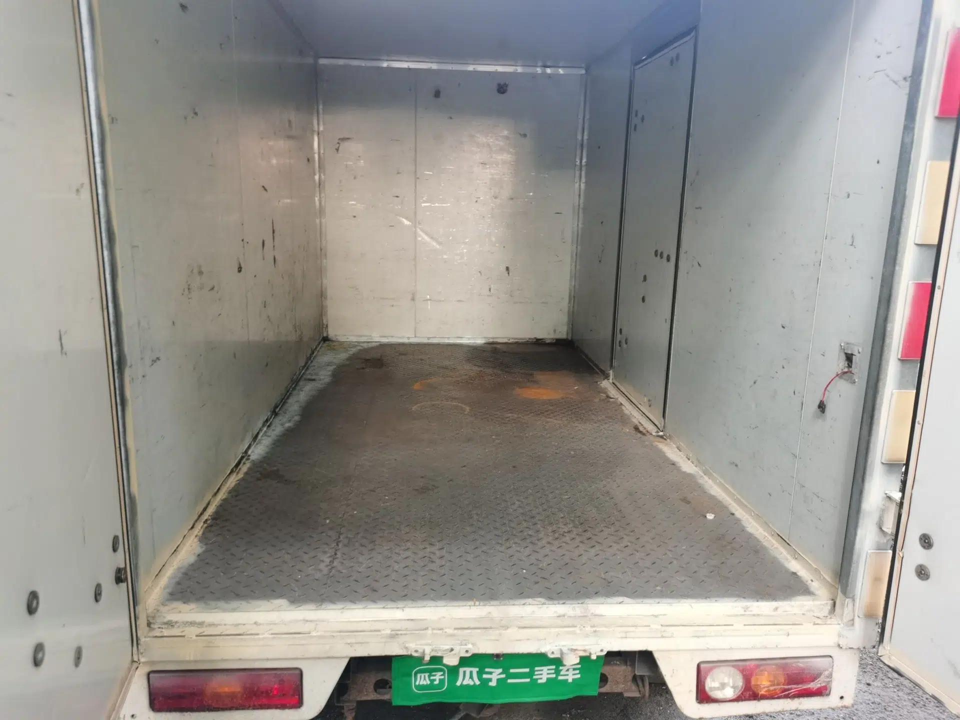 Foton Xiangling M Foton gasoline-CNG manual two-seat box truck — миниатюра 19