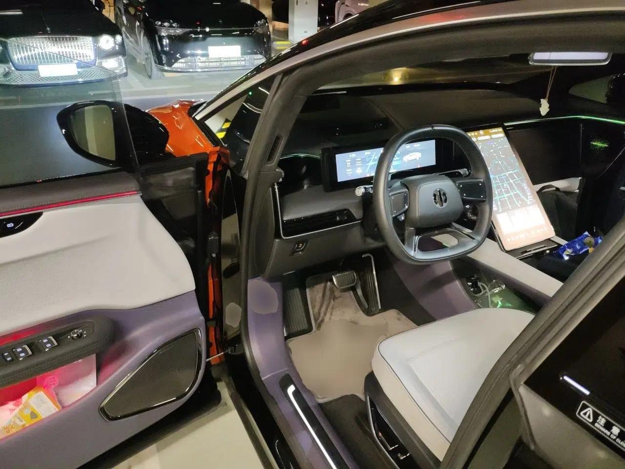 HiPhi X 2021 Luxury Edition 6-Seater — миниатюра 16
