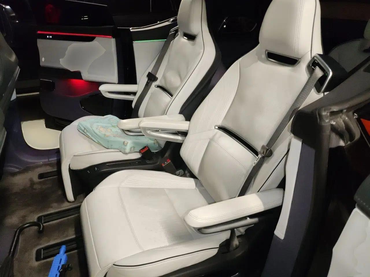 HiPhi X 2021 Luxury Edition 6-Seater — миниатюра 17