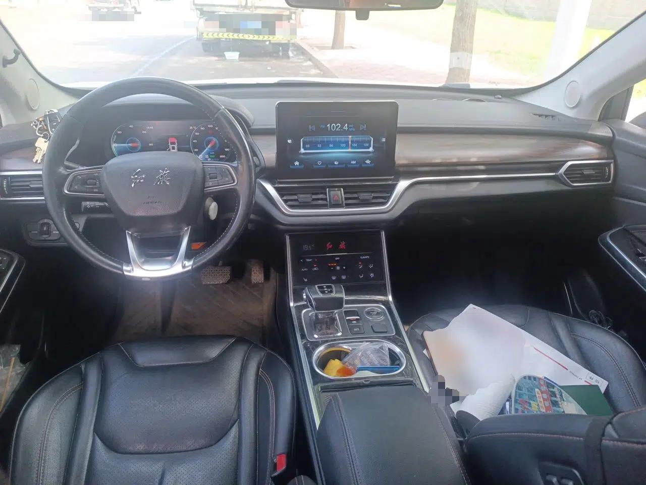 Hongqi E-HS3 2019 Zhilian Qiyue Two-Wheel Drive Version — миниатюра 9