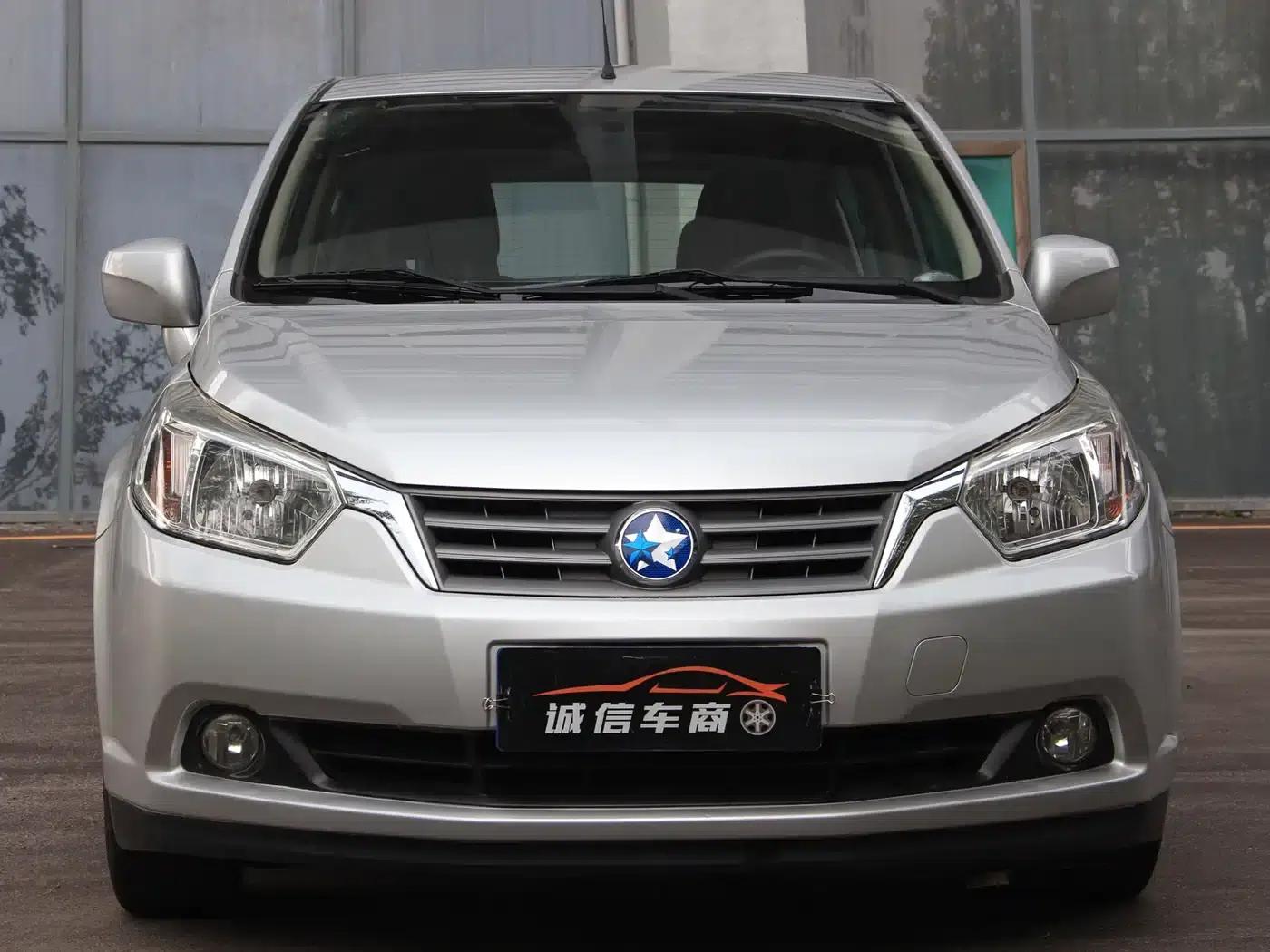 Venucia R50 2013 1.6L Automatic Fashion Edition — миниатюра 2