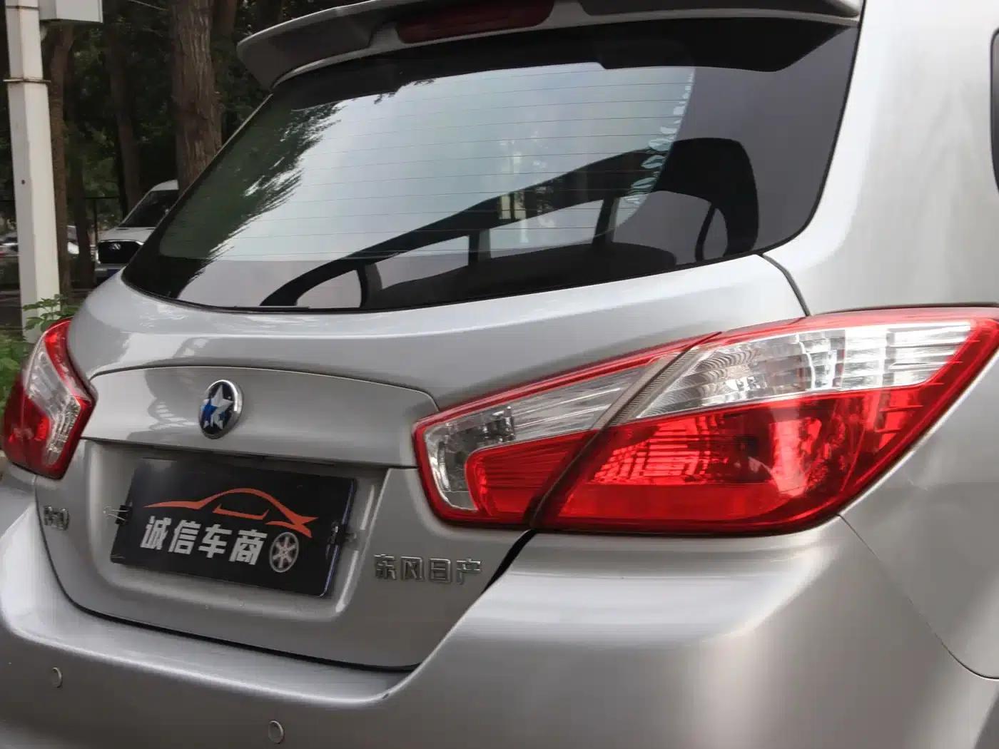 Venucia R50 2013 1.6L Automatic Fashion Edition — миниатюра 13