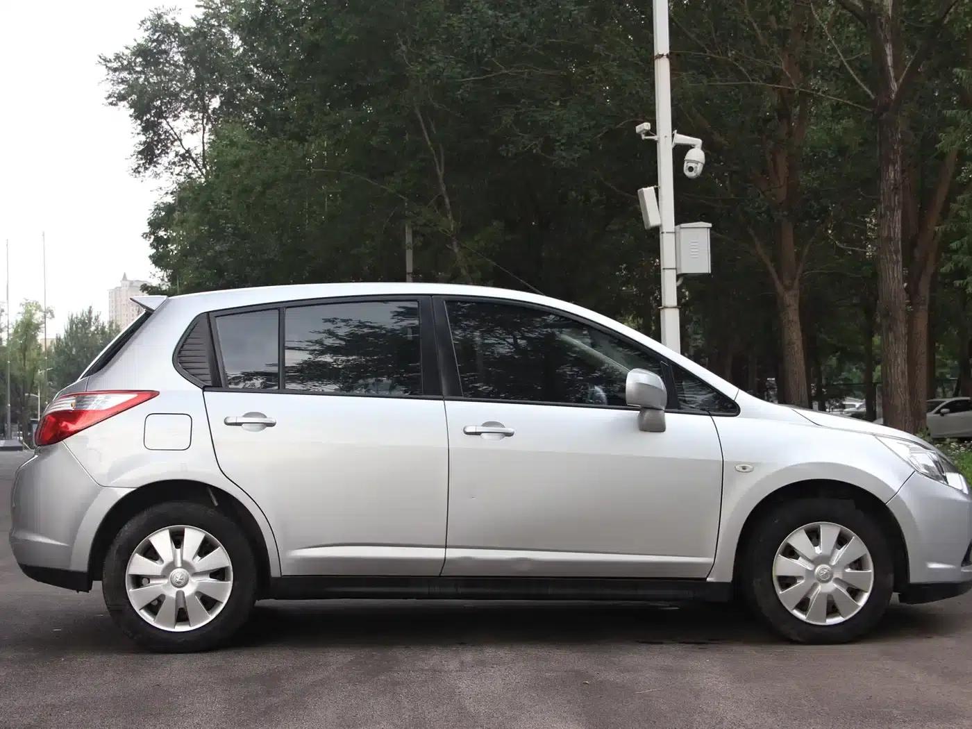 Venucia R50 2013 1.6L Automatic Fashion Edition — миниатюра 16