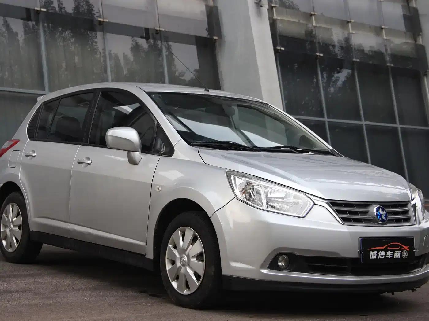 Venucia R50 2013 1.6L Automatic Fashion Edition — миниатюра 3