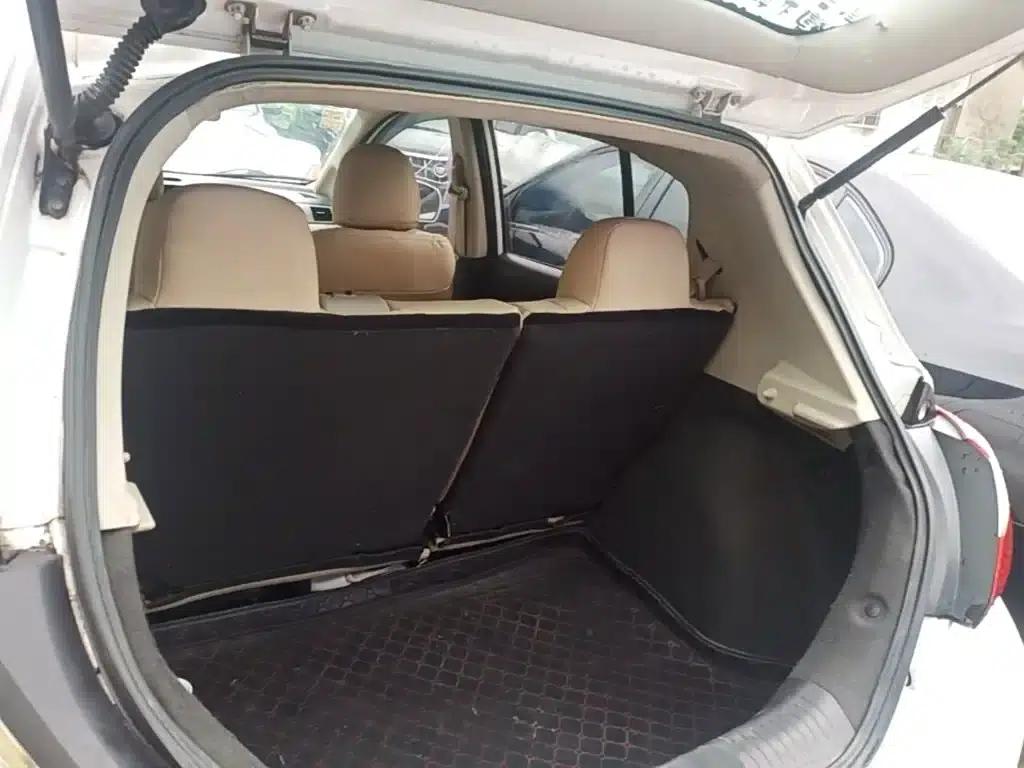 Venucia R50 2015 1.6L Automatic Deluxe Edition — миниатюра 19