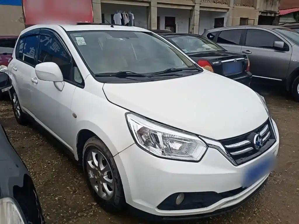 Venucia R50 2015 1.6L Automatic Deluxe Edition — миниатюра 4