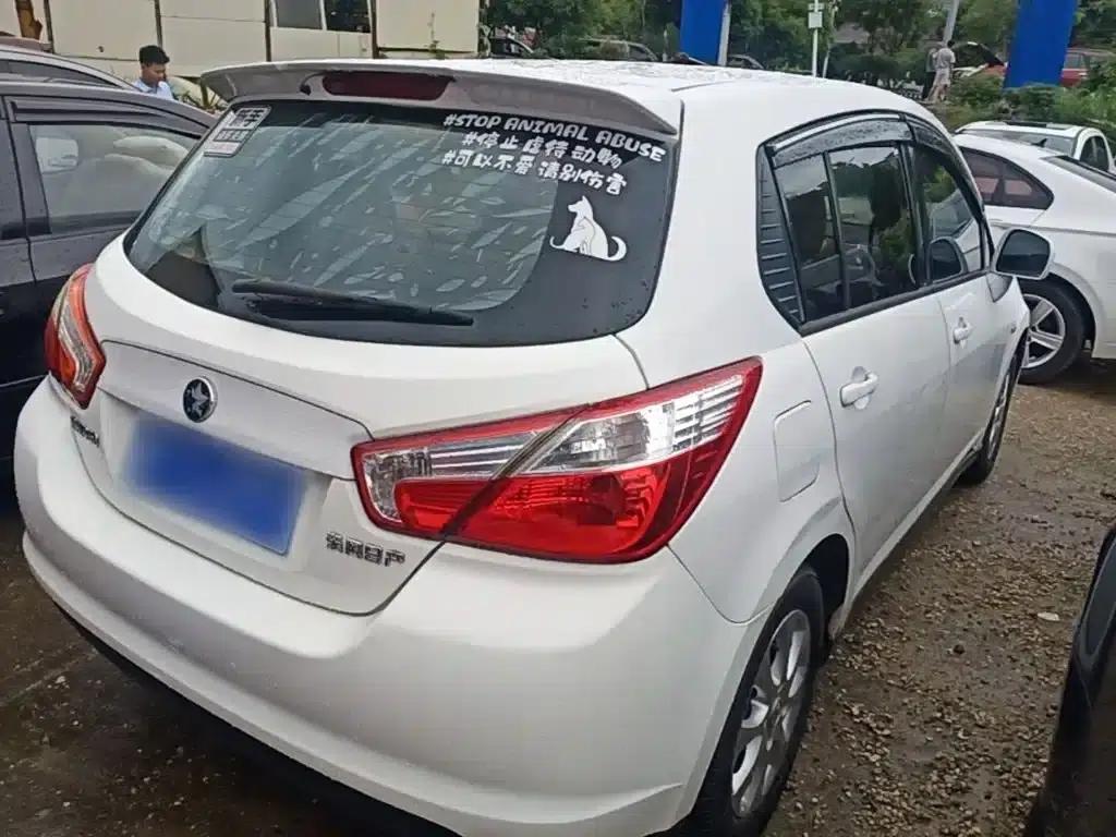Venucia R50 2015 1.6L Automatic Deluxe Edition — миниатюра 7
