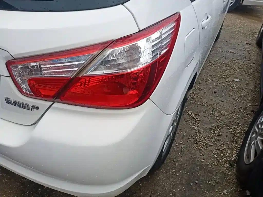 Venucia R50 2015 1.6L Automatic Deluxe Edition — миниатюра 8