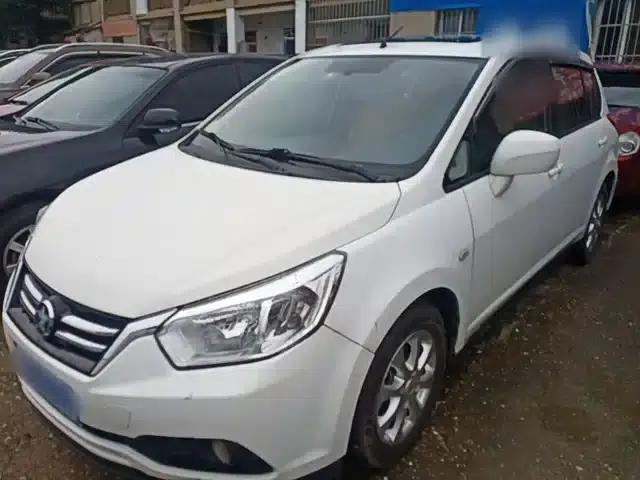 Venucia R50 2015 1.6L Automatic Deluxe Edition
