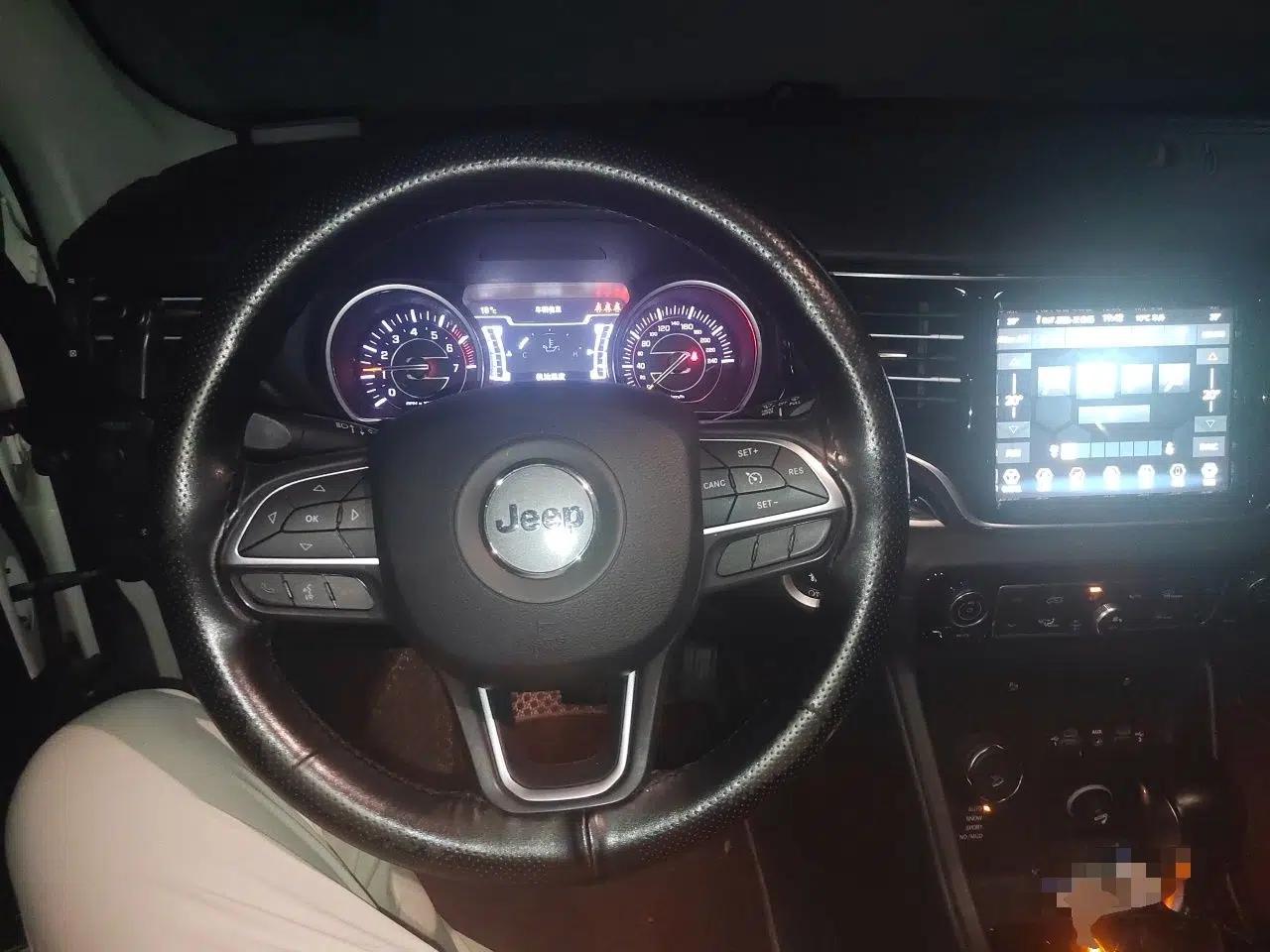 Jeep Grand Commander 2018 2.0T Four-Wheel Drive Enjoyment Version China V — миниатюра 10