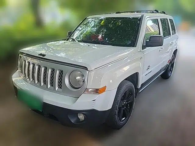 Jeep Patriot 2014 2.4L Serpentine Collection Edition
