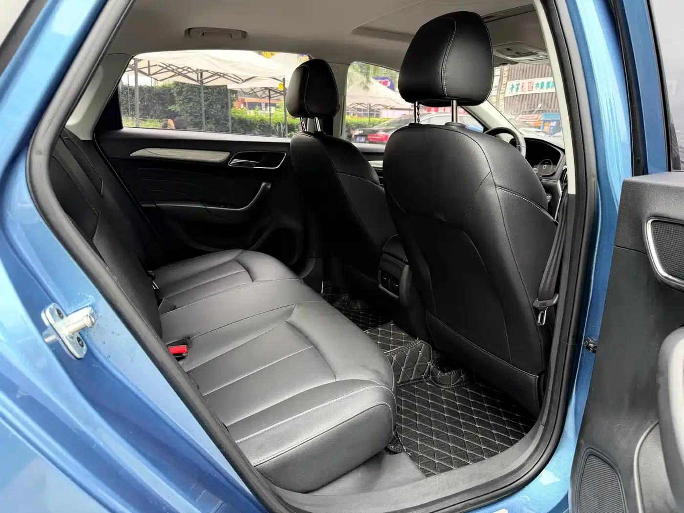 Roewe i6 New Energy 2017 45T Hybrid Connected Smart Edition — миниатюра 11