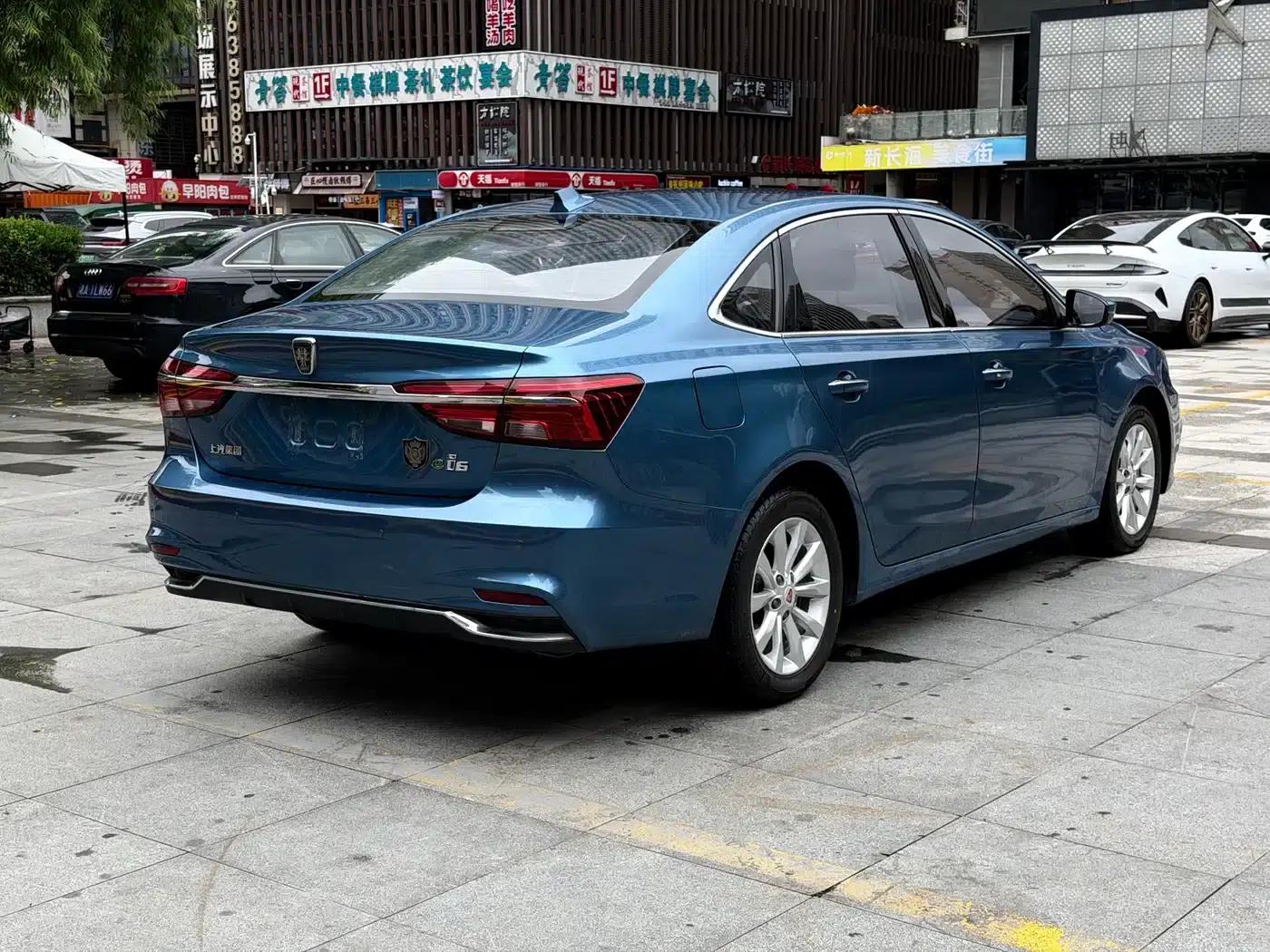 Roewe i6 New Energy 2017 45T Hybrid Connected Smart Edition — миниатюра 4