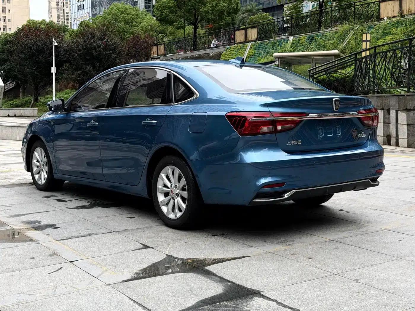 Roewe i6 New Energy 2017 45T Hybrid Connected Smart Edition — миниатюра 6