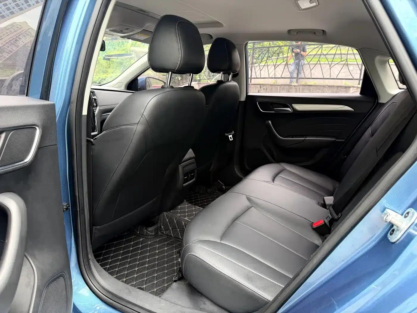 Roewe i6 New Energy 2017 45T Hybrid Connected Smart Edition — миниатюра 9