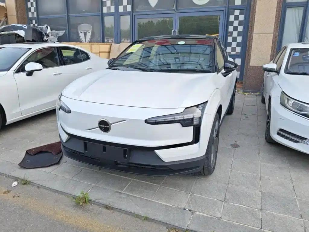 Volvo EX30 2025 Rear-Wheel Drive Long Range Ultra — миниатюра 1