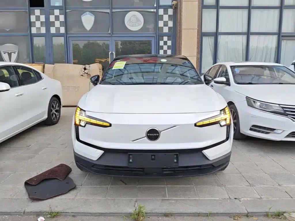 Volvo EX30 2025 Rear-Wheel Drive Long Range Ultra — миниатюра 3