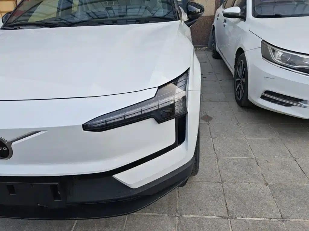 Volvo EX30 2025 Rear-Wheel Drive Long Range Ultra — миниатюра 24