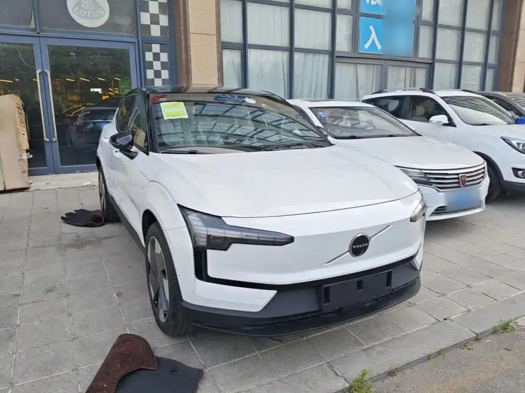 Volvo EX30 2025 Rear-Wheel Drive Long Range Ultra — миниатюра 4