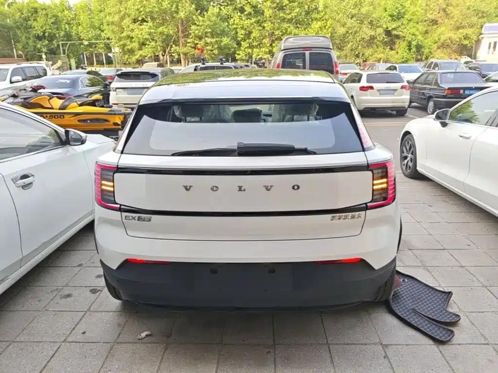 Volvo EX30 2025 Rear-Wheel Drive Long Range Ultra — миниатюра 6