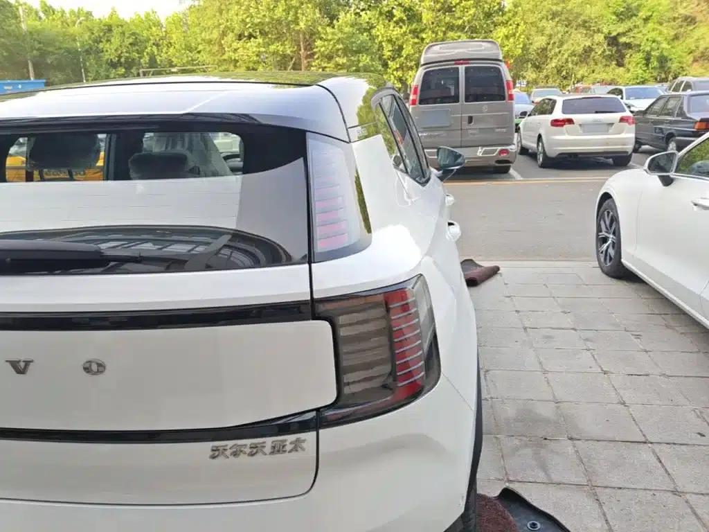 Volvo EX30 2025 Rear-Wheel Drive Long Range Ultra — миниатюра 8