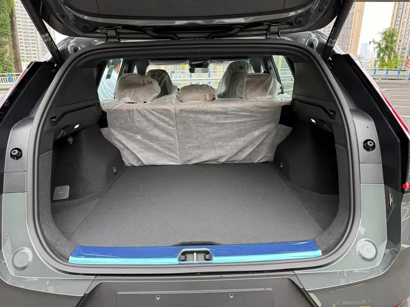 2026 Volvo XC70 Plug-in Hybrid (Two-Wheel Drive, Long Range, Core) — миниатюра 14