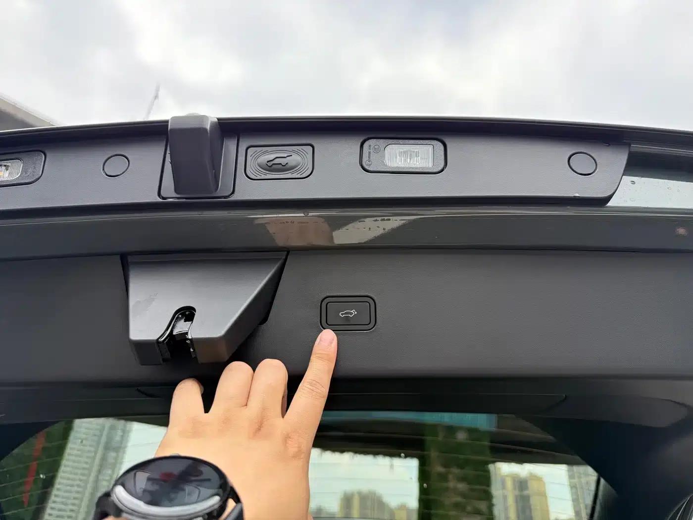 2026 Volvo XC70 Plug-in Hybrid (Two-Wheel Drive, Long Range, Core) — миниатюра 16