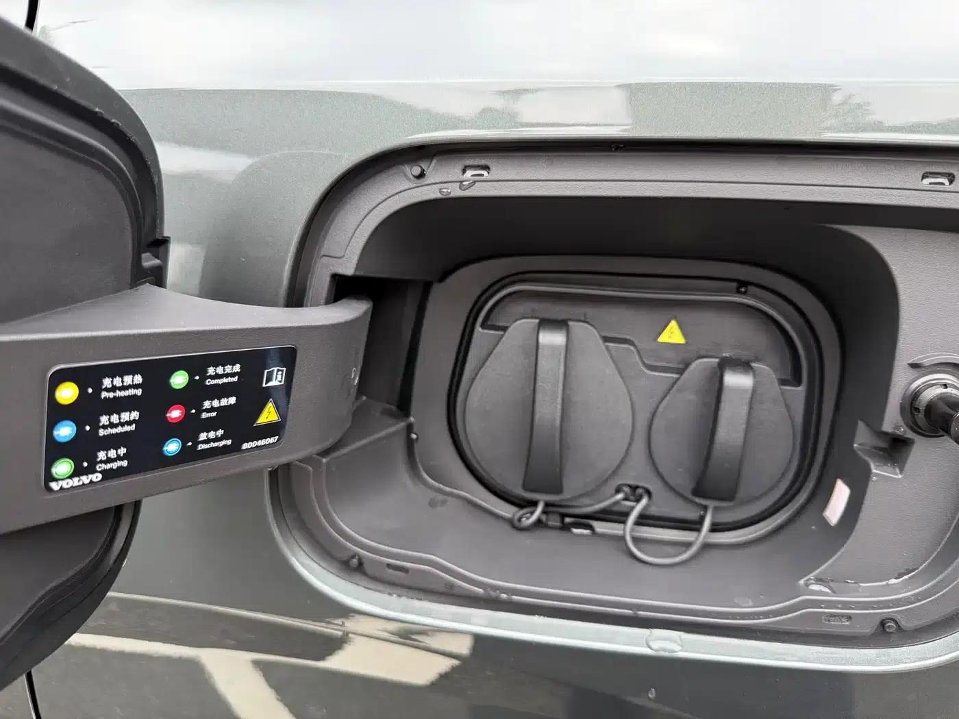 2026 Volvo XC70 Plug-in Hybrid (Two-Wheel Drive, Long Range, Core) — миниатюра 17