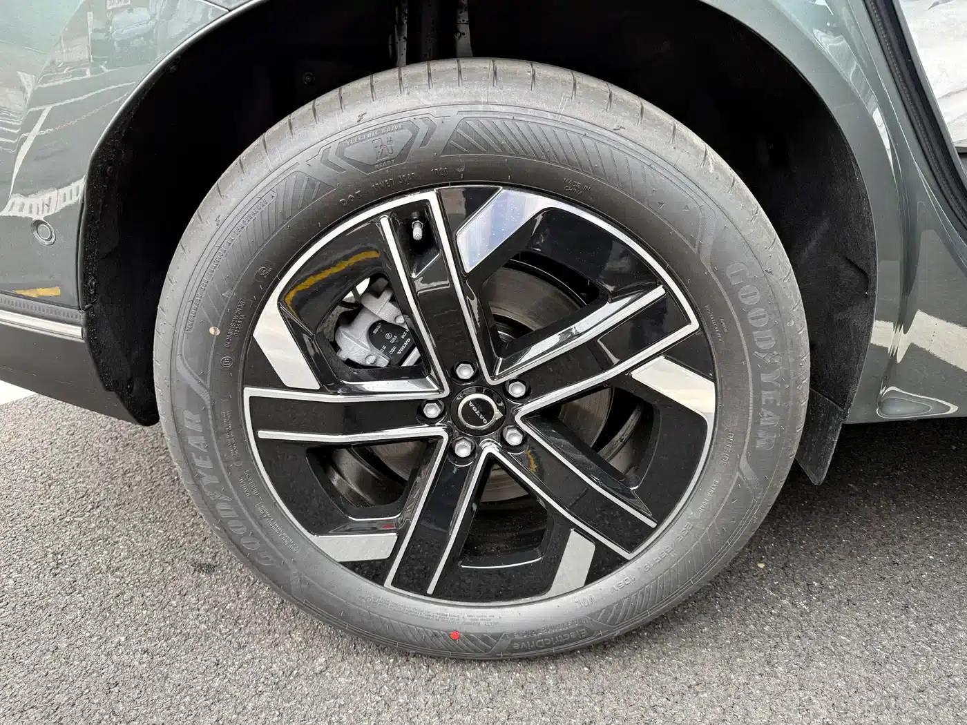 2026 Volvo XC70 Plug-in Hybrid (Two-Wheel Drive, Long Range, Core) — миниатюра 19