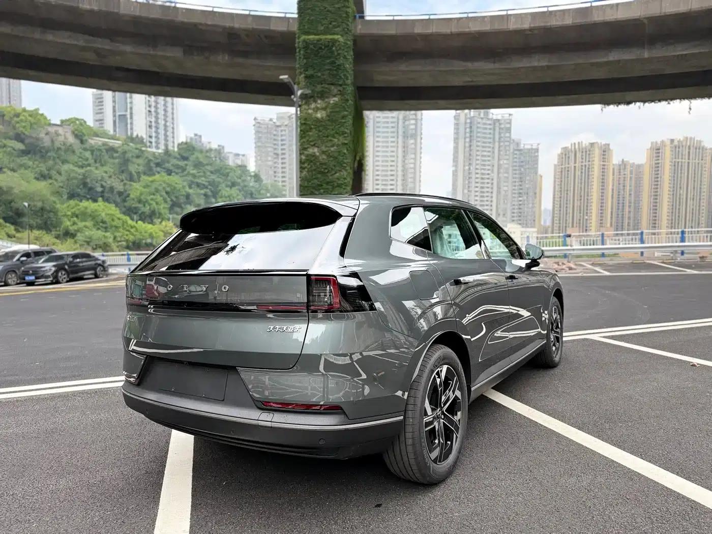 2026 Volvo XC70 Plug-in Hybrid (Two-Wheel Drive, Long Range, Core) — миниатюра 5