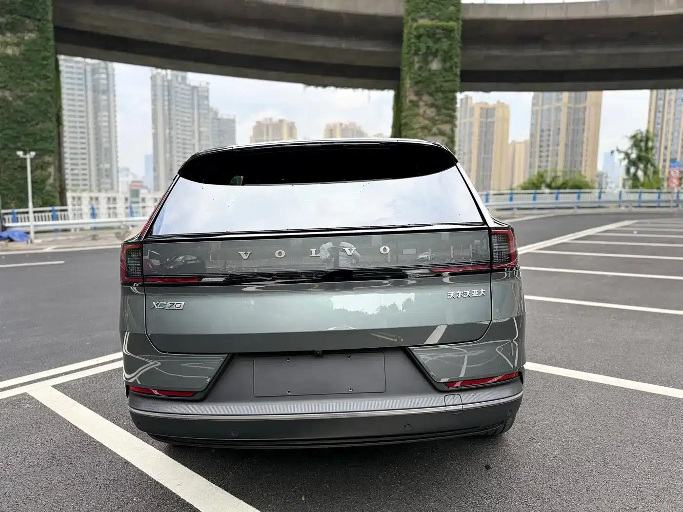 2026 Volvo XC70 Plug-in Hybrid (Two-Wheel Drive, Long Range, Core) — миниатюра 6