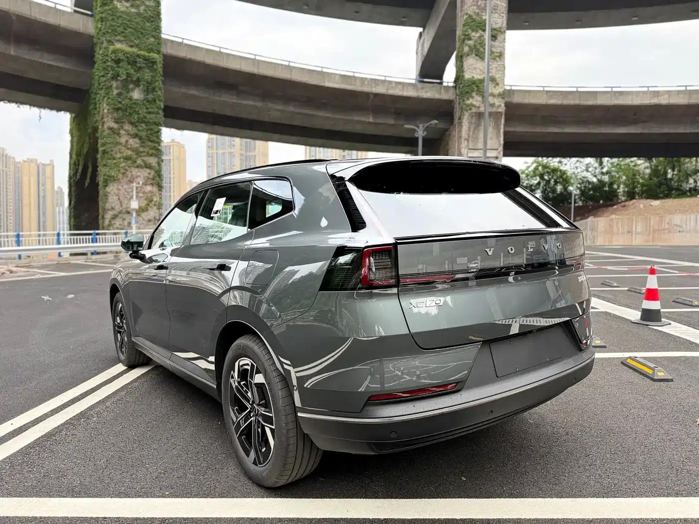 2026 Volvo XC70 Plug-in Hybrid (Two-Wheel Drive, Long Range, Core) — миниатюра 7