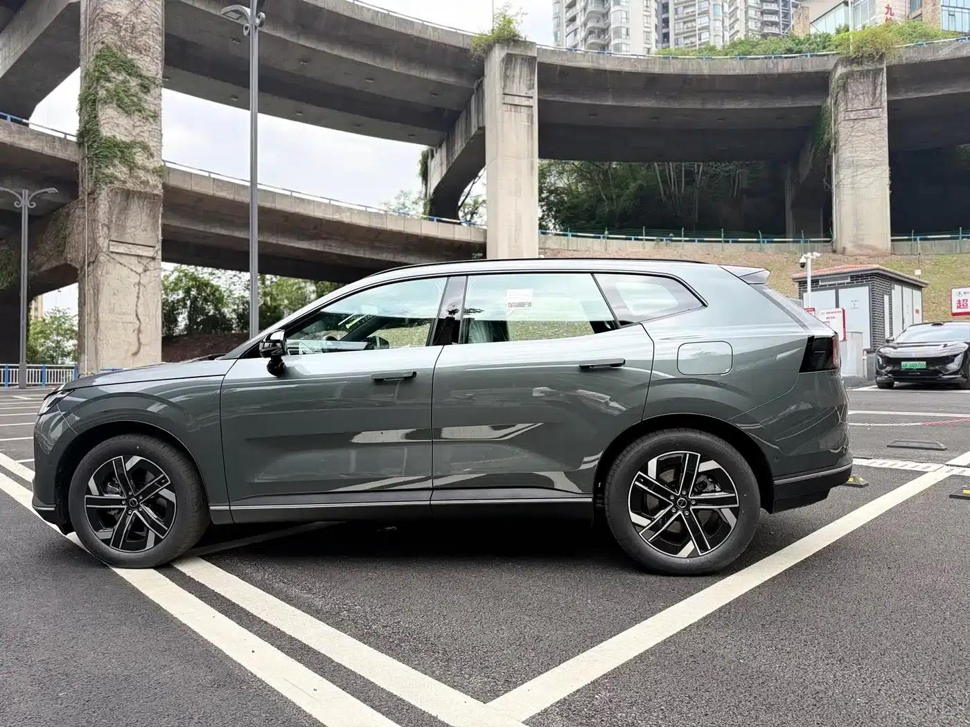 2026 Volvo XC70 Plug-in Hybrid (Two-Wheel Drive, Long Range, Core) — миниатюра 8