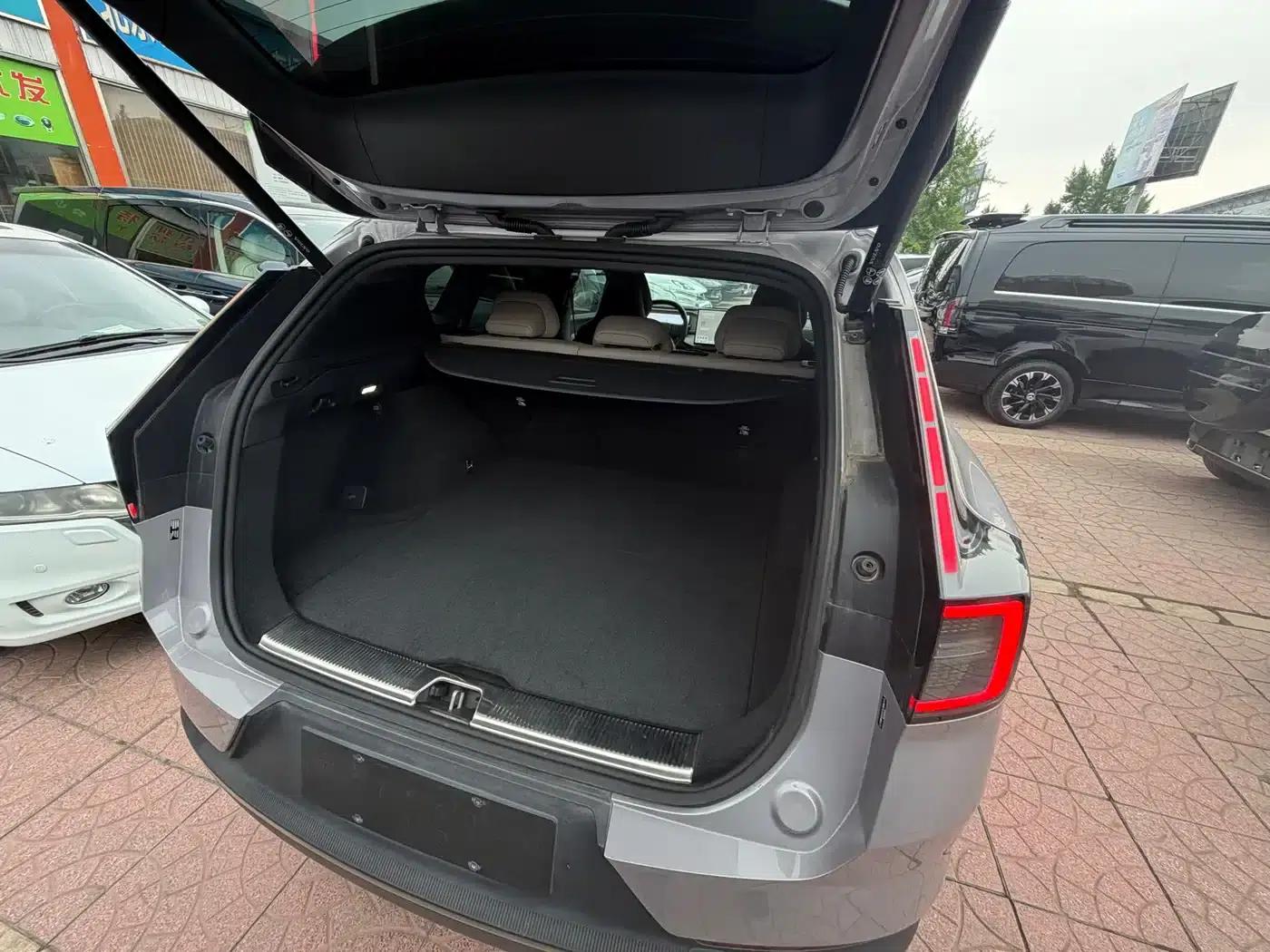 2026 Volvo XC70 Plug-in Hybrid, All-Wheel Drive, Extended Range Plus — миниатюра 13