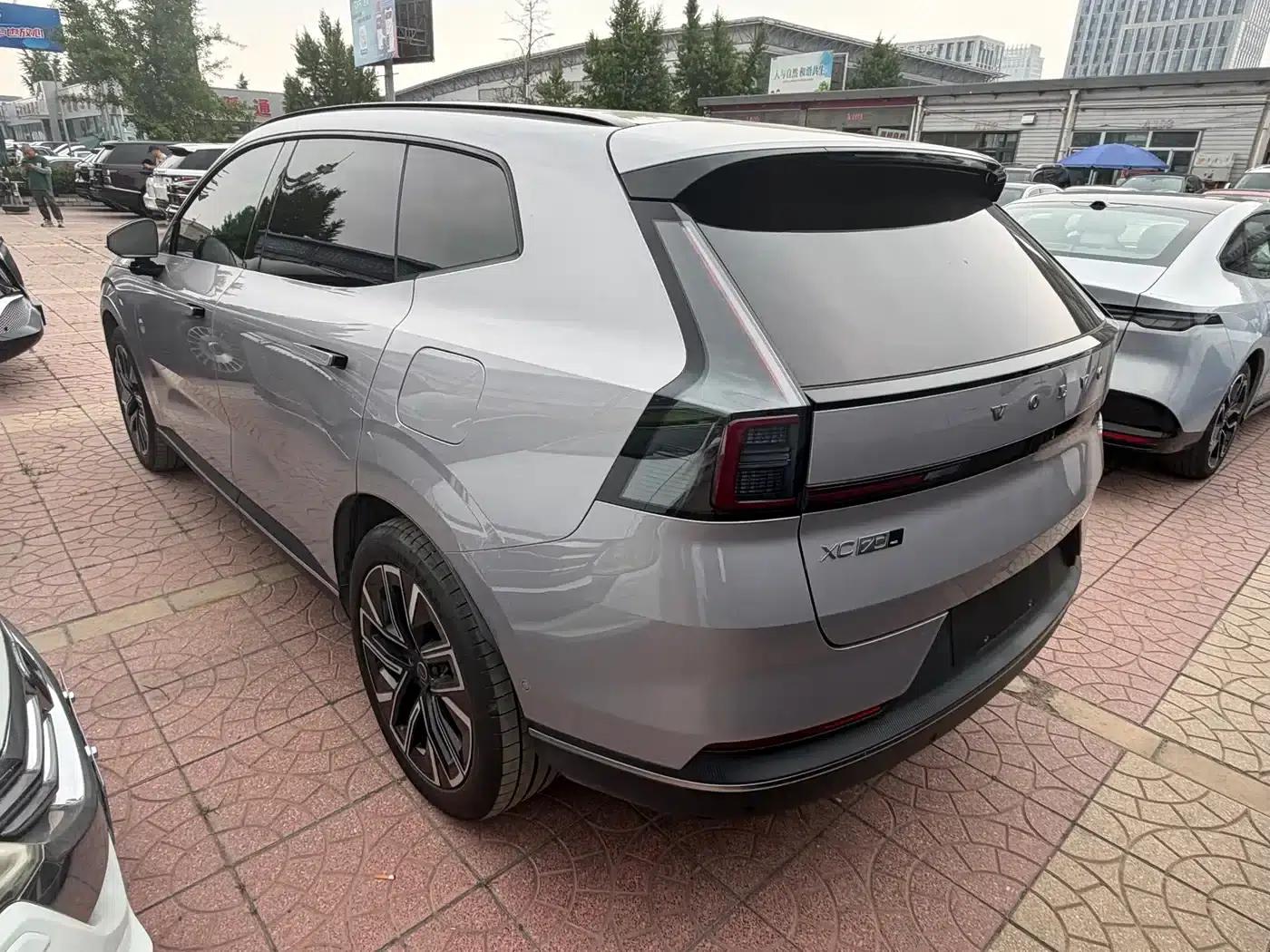 2026 Volvo XC70 Plug-in Hybrid, All-Wheel Drive, Extended Range Plus — миниатюра 6