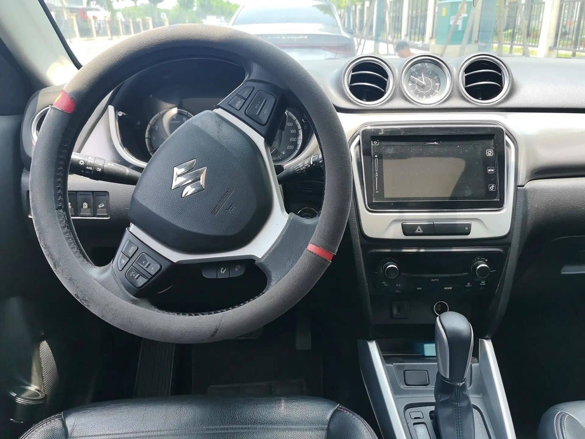 Suzuki Vitara 2016 1.4T Automatic 4x4 Flagship Model — миниатюра 9