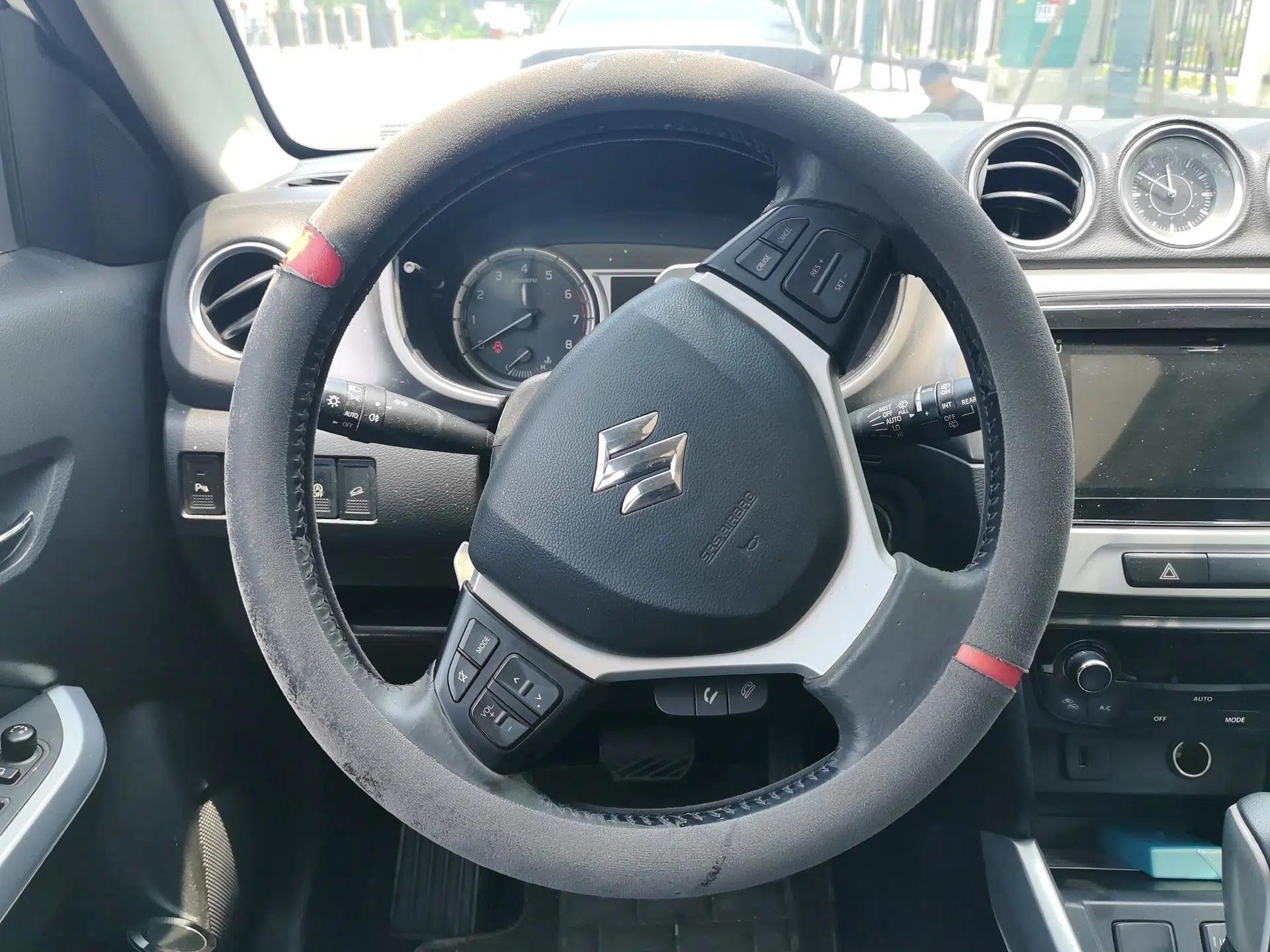 Suzuki Vitara 2016 1.4T Automatic 4x4 Flagship Model — миниатюра 10
