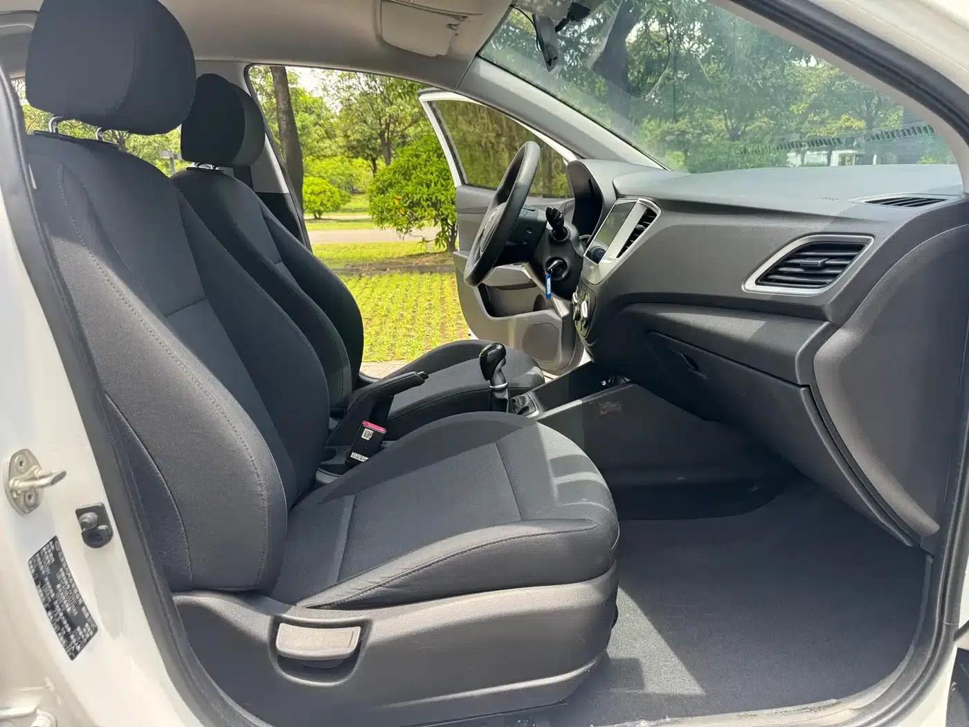 2016 Hyundai Verna 1.4L Manual GLS Cool Edition — миниатюра 11