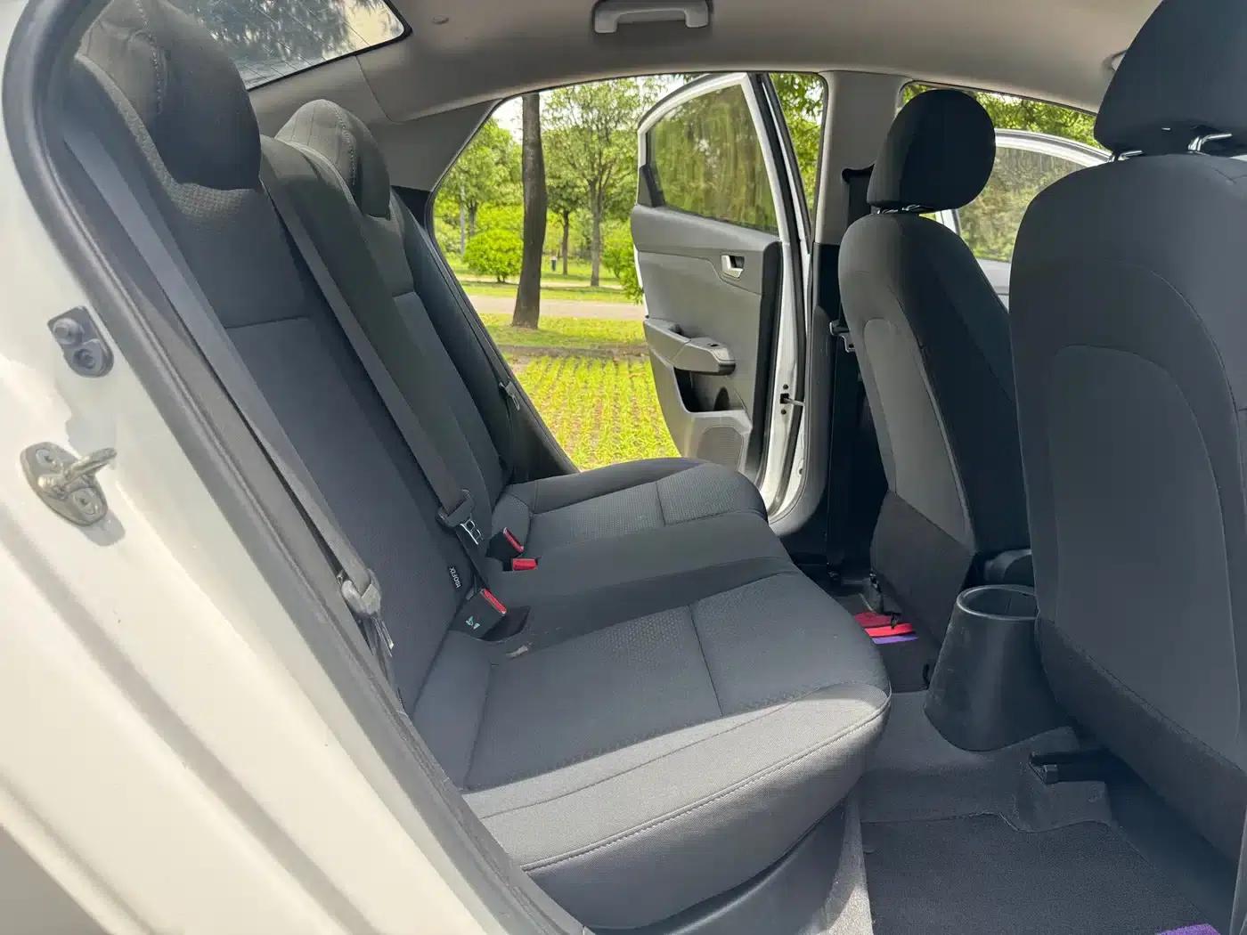 2016 Hyundai Verna 1.4L Manual GLS Cool Edition — миниатюра 12