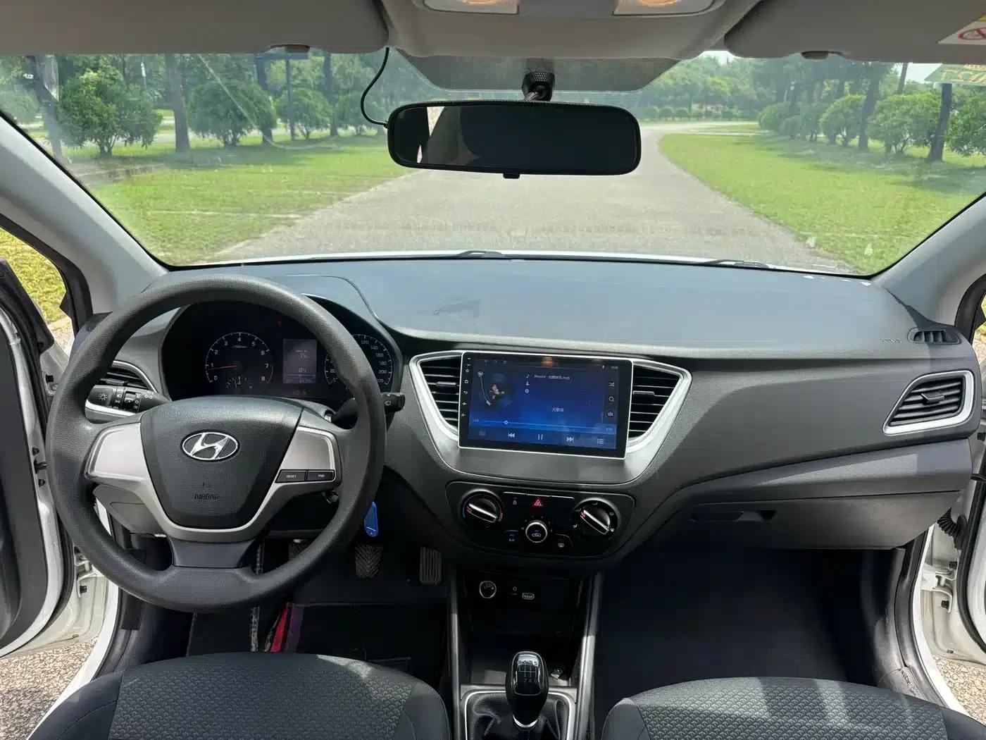 2016 Hyundai Verna 1.4L Manual GLS Cool Edition — миниатюра 13
