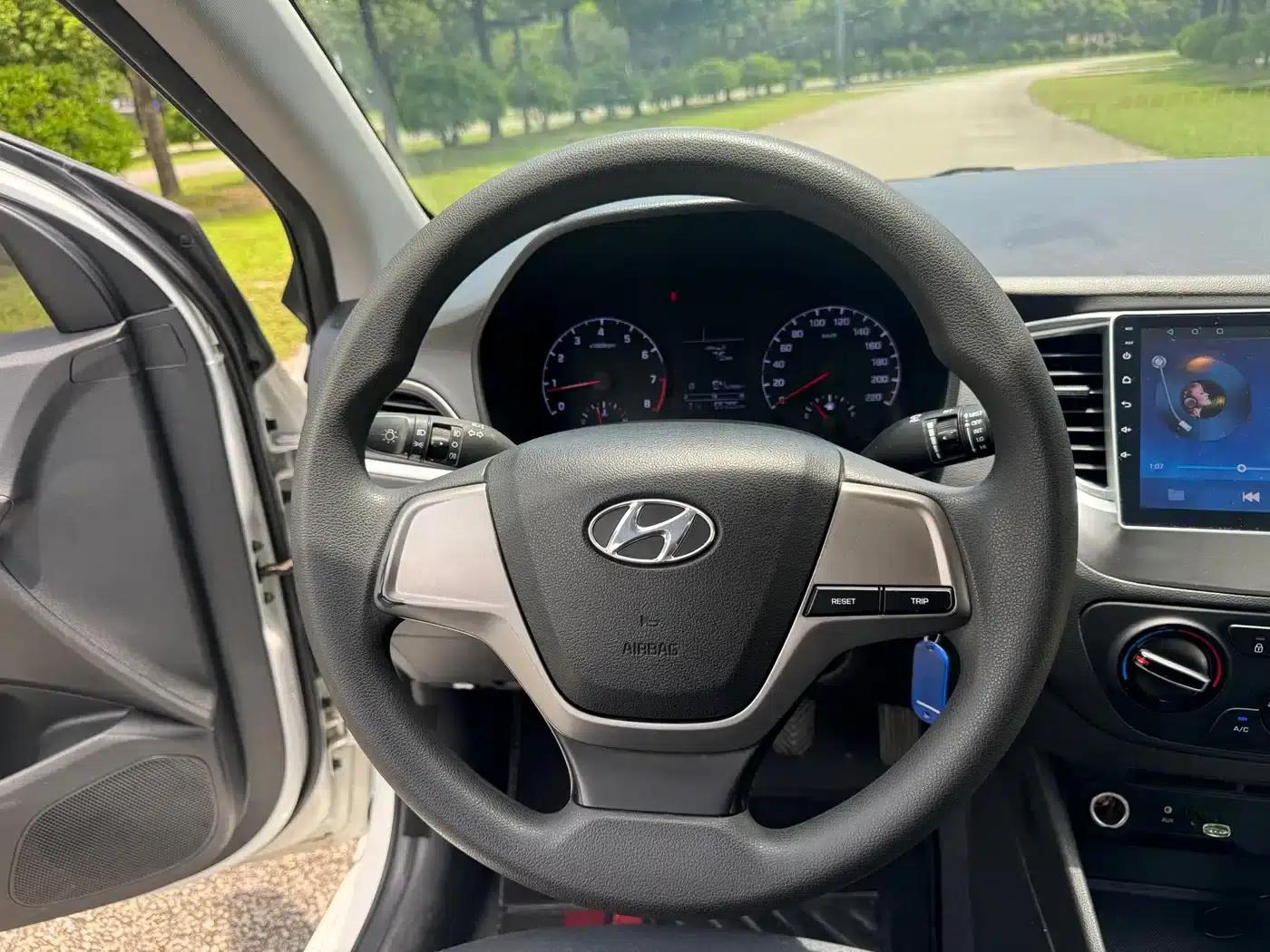2016 Hyundai Verna 1.4L Manual GLS Cool Edition — миниатюра 14