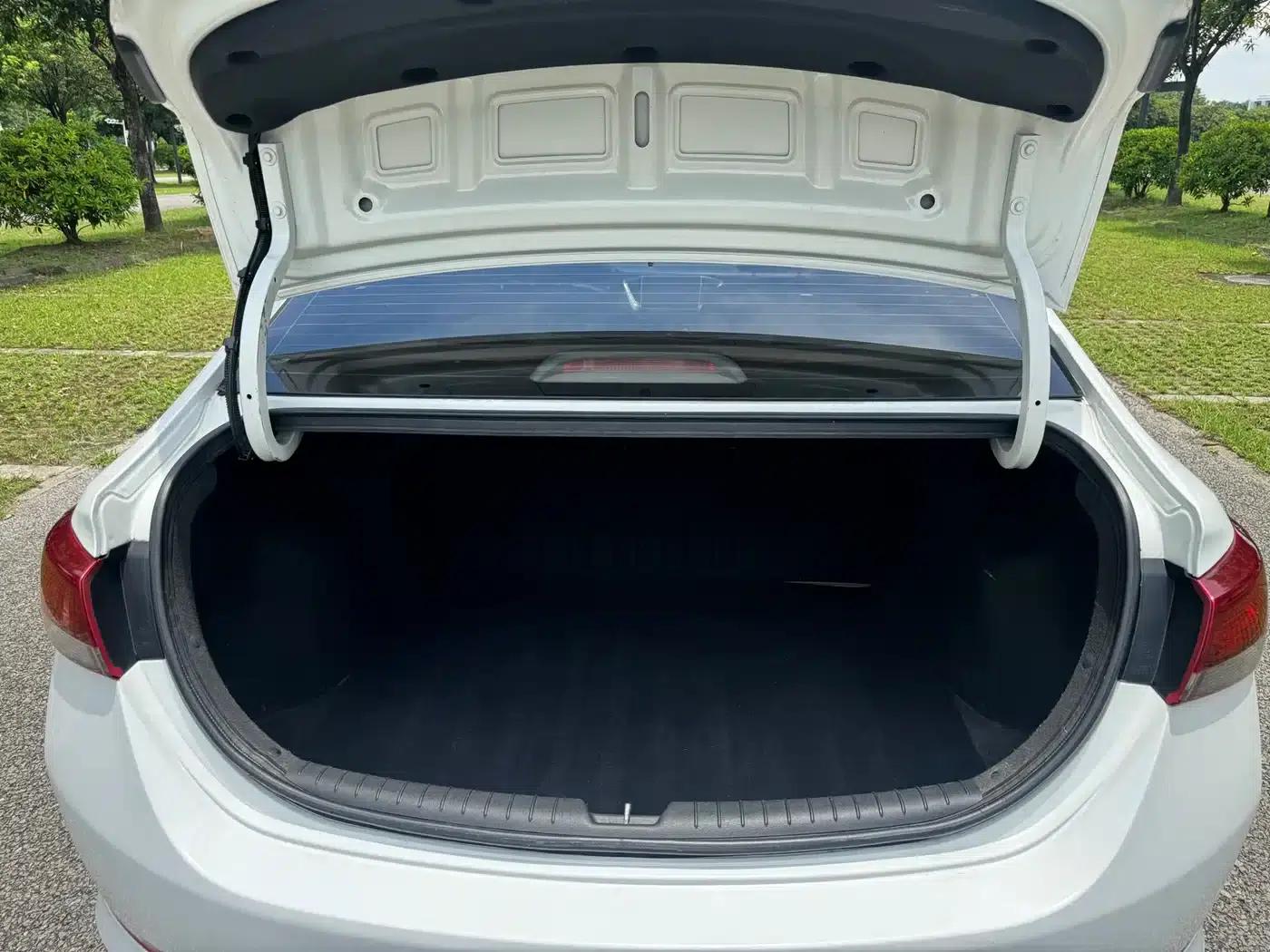 2016 Hyundai Verna 1.4L Manual GLS Cool Edition — миниатюра 20