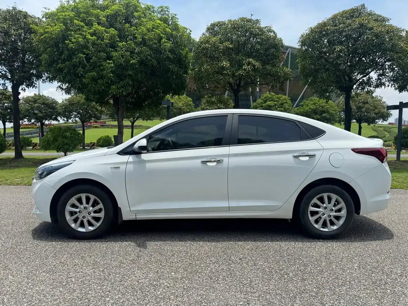 2016 Hyundai Verna 1.4L Manual GLS Cool Edition — миниатюра 4