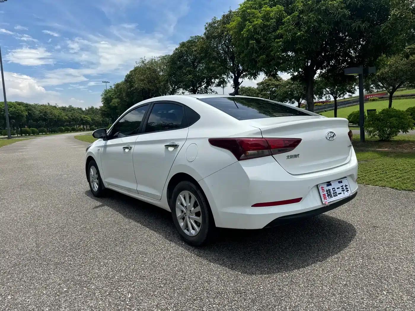 2016 Hyundai Verna 1.4L Manual GLS Cool Edition — миниатюра 6